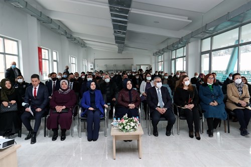 Gönül Elçileri Projesi Kapsamında Aile ve Sosyal Hizmetler İl Müdürlüğünce Gerçekleştirilen “Koruyucu Aile” Programının Tanıtım Toplantısı Düzenlendi.
